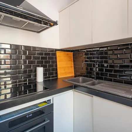 Xenia - Spacious Four-room In Moscova ميلان